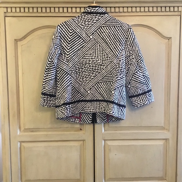 Chico’s Women’s Black and White Geometric Jacket Size S - Picture 2 of 5
